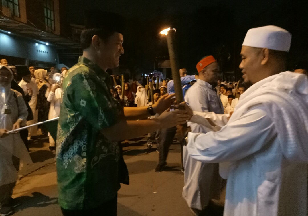 1.500 Peserta Ikuti Pawai Obor Malam 1 MuharramÂ 1444 H dari Depan Mesjid Nurul Muslimin Medan Baru