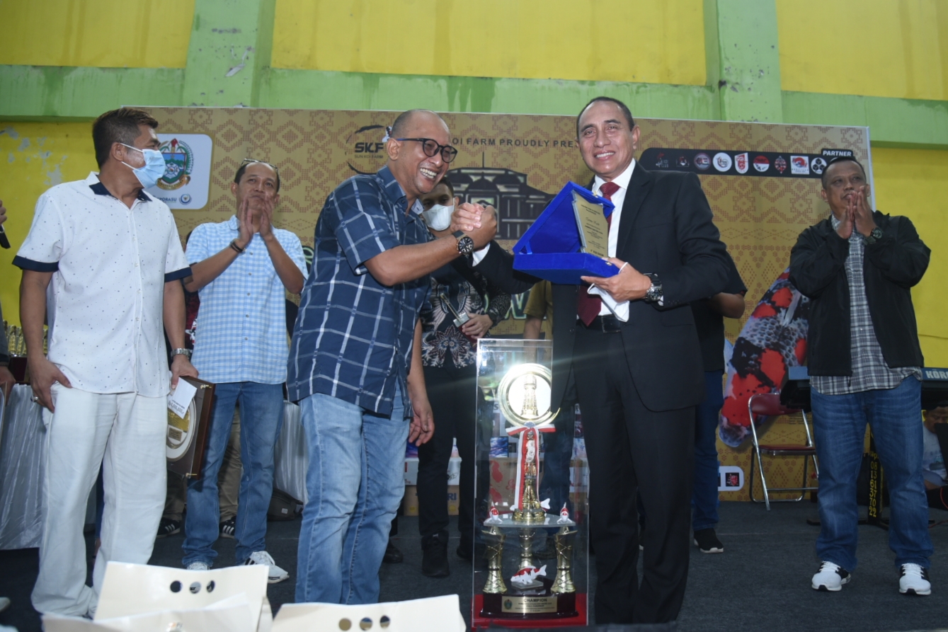 Serahkan Piala Gubernur di Sumut Koi Show 2022,  Edy Rahmayadi Ingin Sumut Jadi Sentra Ikan Koi