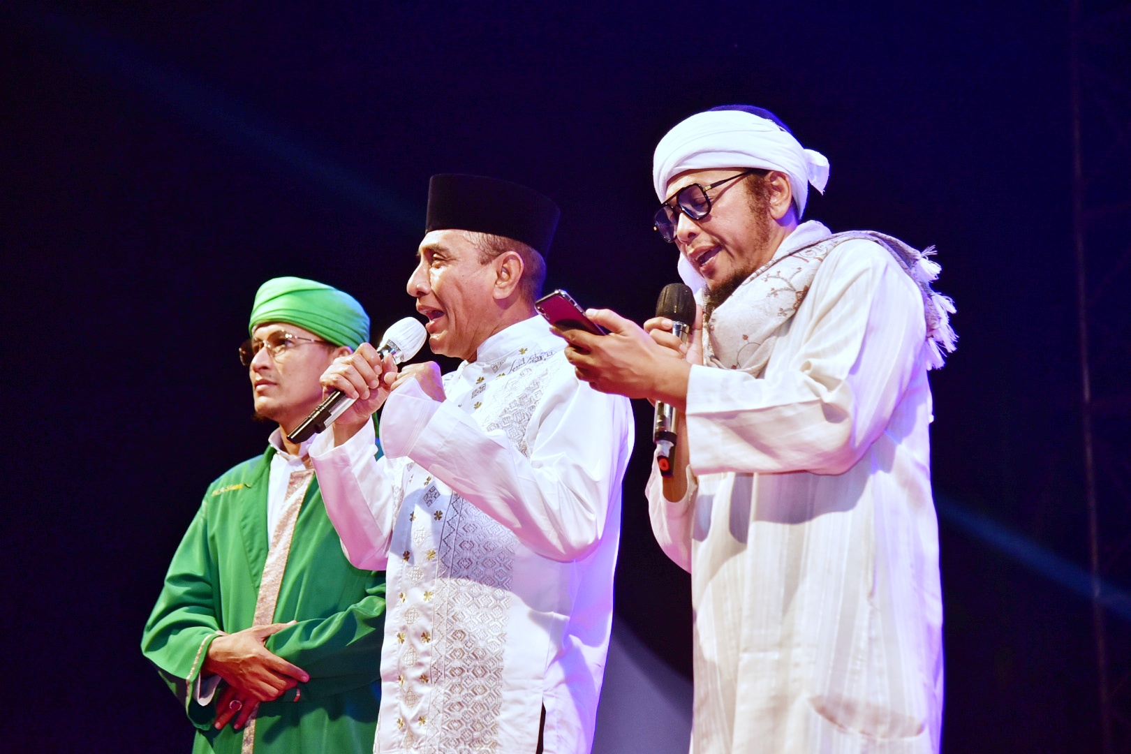 Terkesan dengan Gebyar Muharram Syiar dan Syair 2022,Â  Edy Rahmayadi Sampai Duet Dengan Iwan Syahman