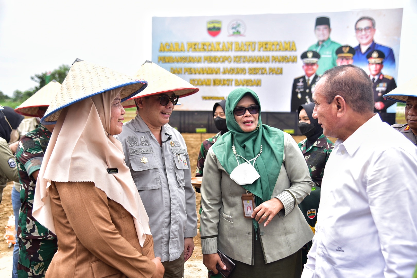 Tanam Jagung Bersama Wamen Pertanian,  Edy Rahmayadi Sebut Kolaborasi Penting Wujudkan Kedaulatan Pangan