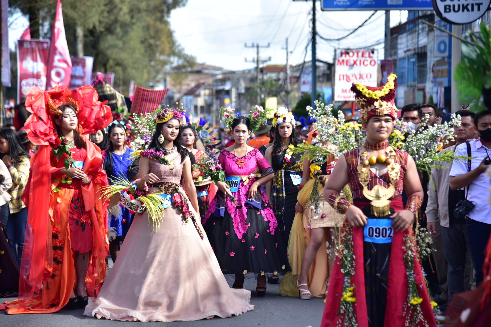 Disambut Ribuan Masyarakat, Edy Rahmayadi Sebut Festival Buah  dan Bunga Jadi Magnet Wisatawan