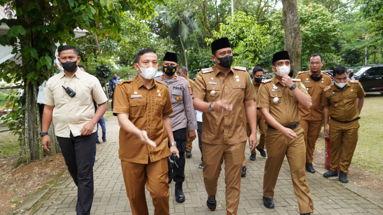 Saksikan Penyembelihan 17 Hewan Kurban Di Medan Johor, Bobby Nasution: Idul Adha Momentum Ajarkan Indahnya Berbagi