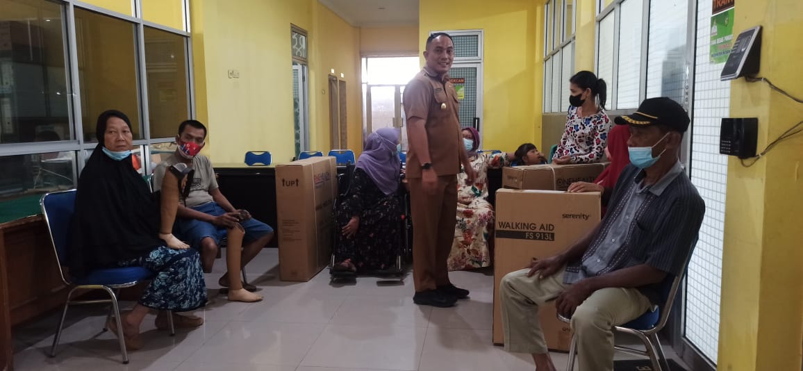 Pemko Medan Berikan bantuan sejumlah Alat Bantu untuk Penyandang Disabilitas di Belawan