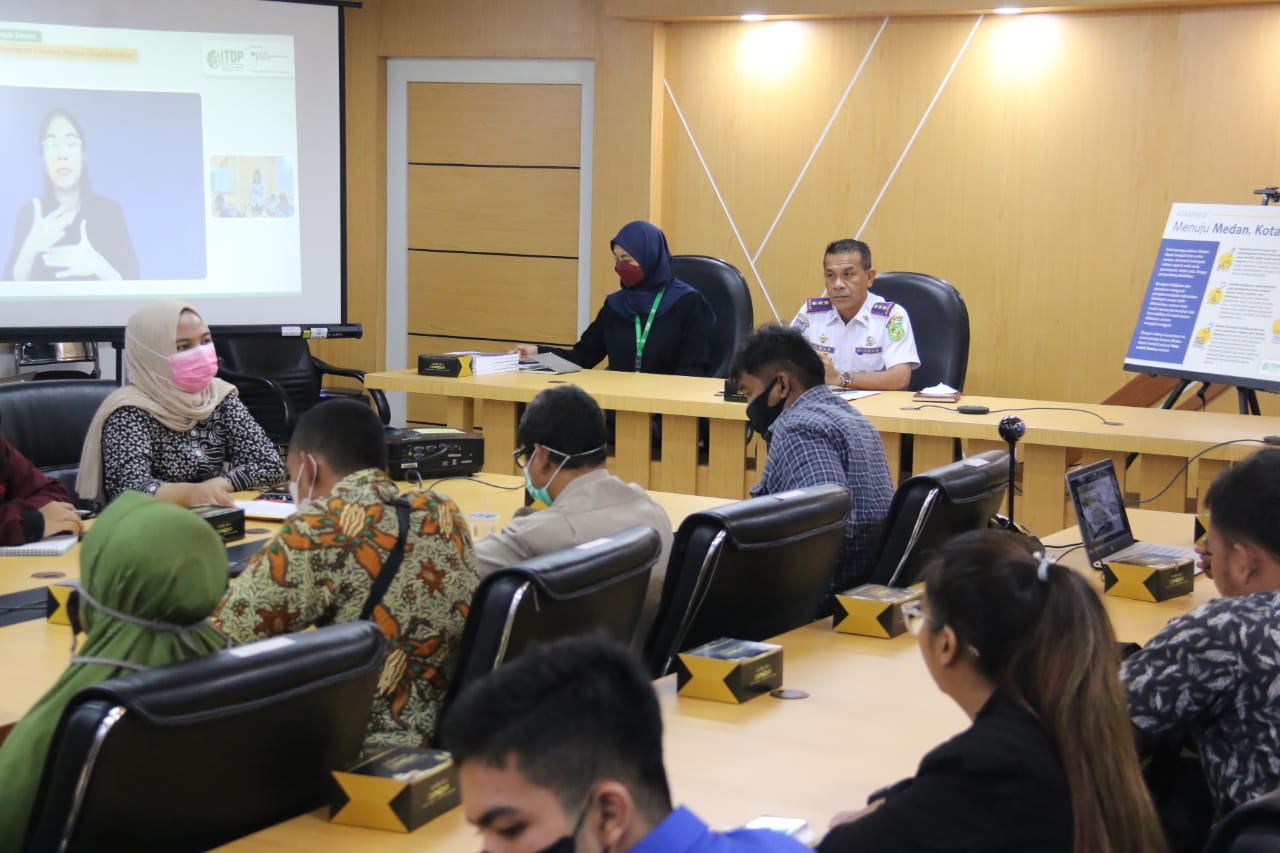 Pemko Medan Menerima Dokumen Rekomendasi dan Konsensus Mobilitas Inklusif Kota Medan Dari ITDP Indonesia