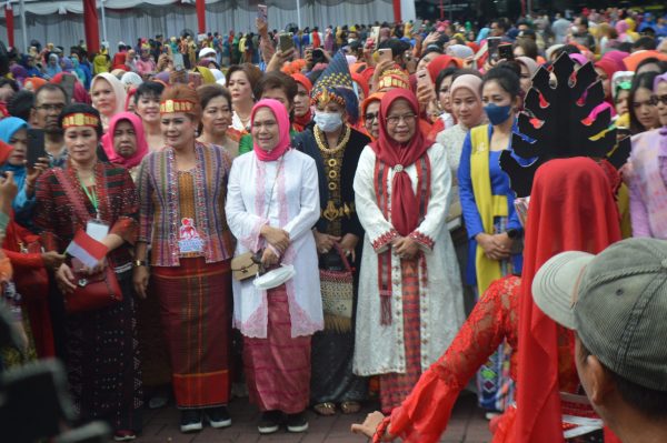 Bangkitlah Perempuan Indonesia, Mari Lestarikan Budaya Kebaya
