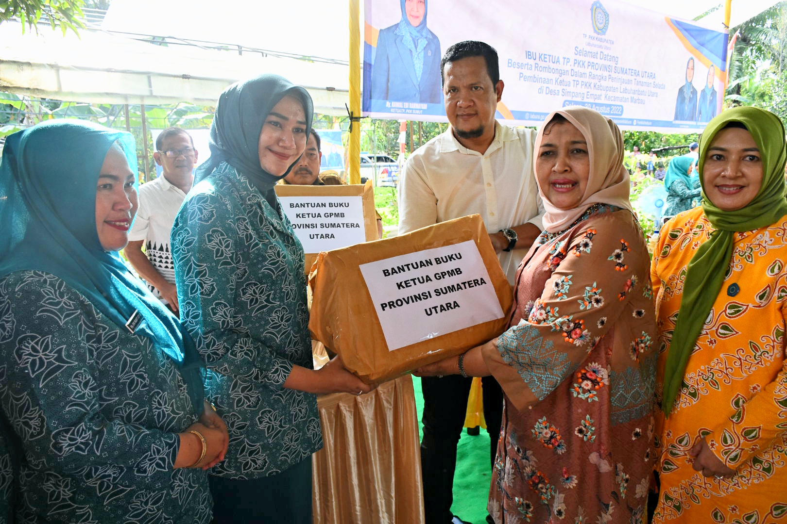 Nawal Lubis Terkejut dan Terharu Dapat Sambutan Meriah dari Masyarakat Desa Simpang Empat