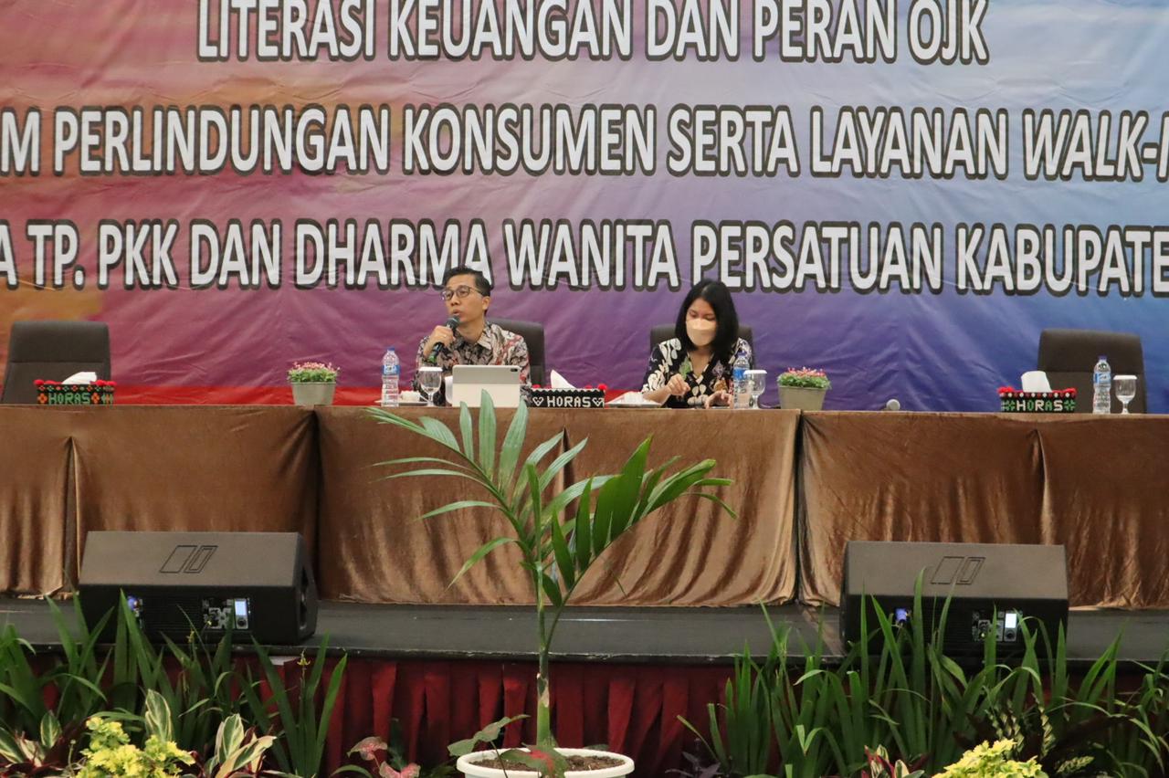 OJK Sumut Beri Edukasi Keuangan ke PKK dan Dharma Wanita di Kabupaten Toba