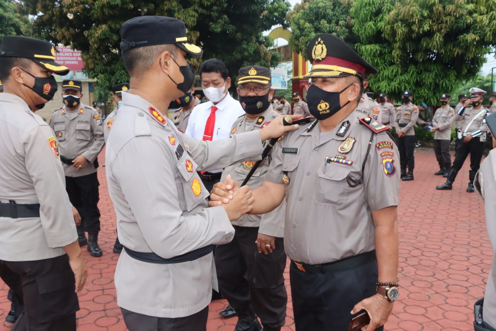 Kapolres Asahan Pimpin Upacara Kenaikan Pangkat Pengabdian Kompol Sabran Muslim SH