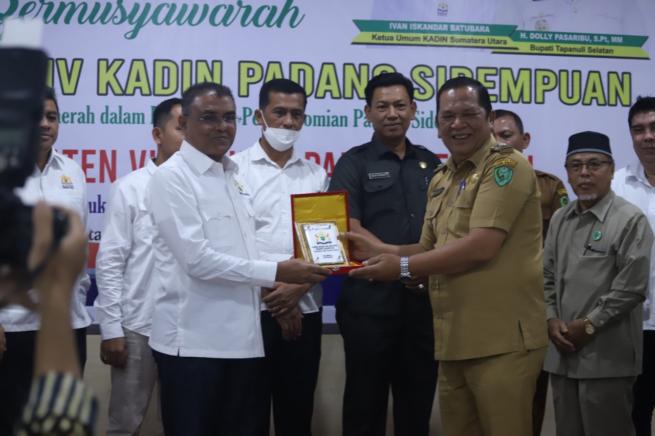 Walikota Padang Sidempuan Irsan Efendi NasutionÂ  membuka secara resmi musyawarah kota (Muskot) ke IV KADIN