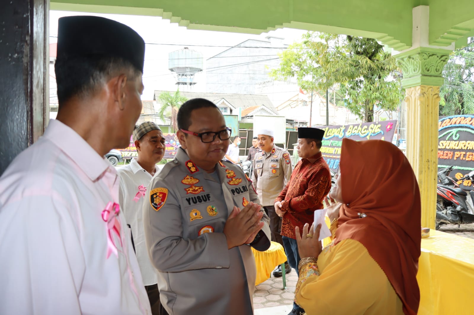 Kapolres TanjungbaIai Hadiri Tepung Tawar Jamaah Haji Kota Tanjungbalai Oleh Travel PT. Gadika Mandiri Islami