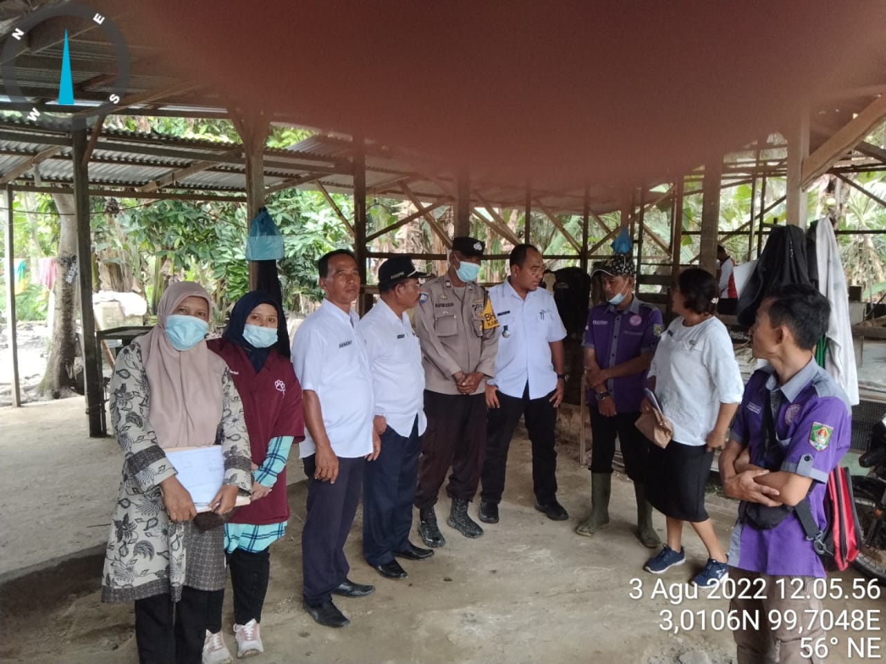 Bhabinkamtibmas Polsek Air Joman Polres Asahan Kawal Penyuntikan Vaksin PMK Milik Warga