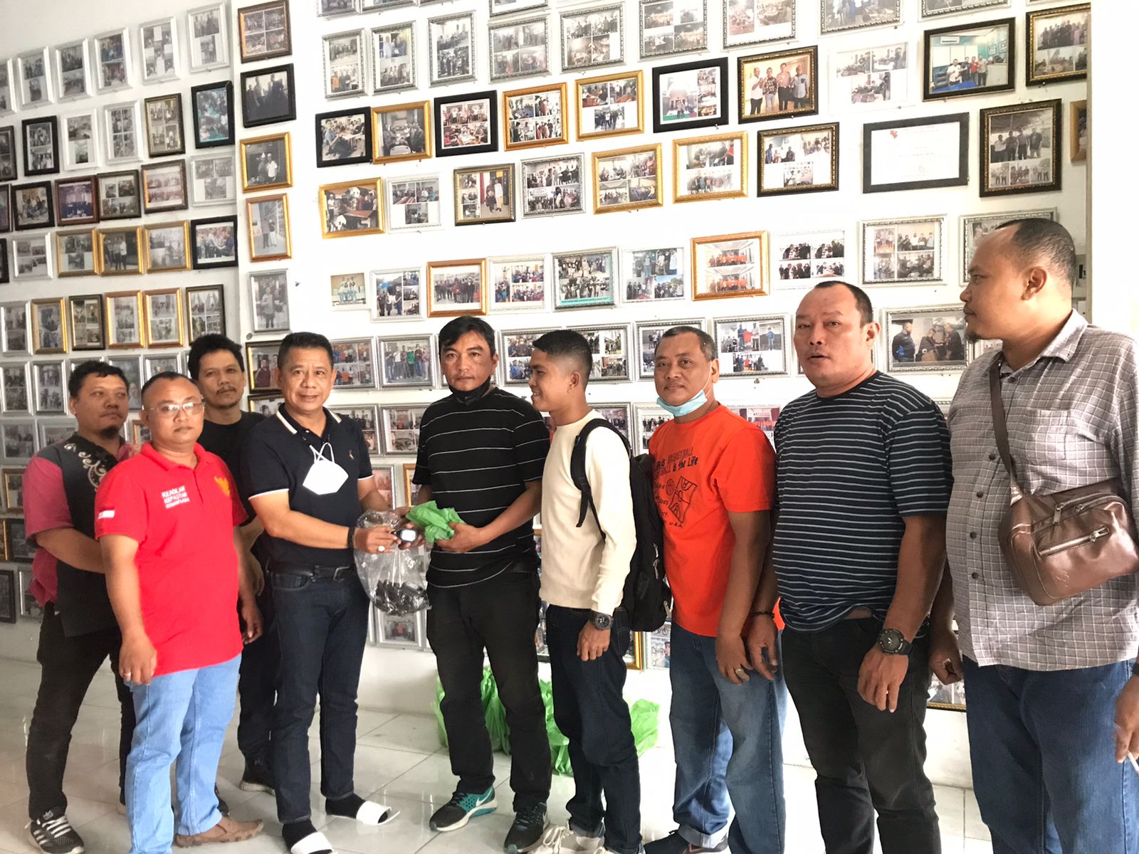 Pulang Rapimnas JMSI, Ketua Pewarta Berikan Oleh-oleh pada Anggota