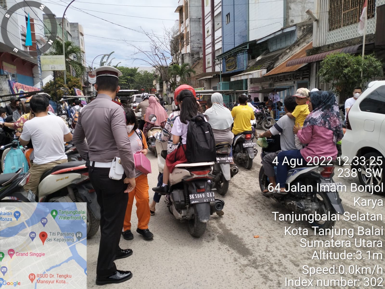 Satlantas Polres Tanjungbalai Melaksanakan Giat Pengamanan dan Gatur Lalin pada Jam Pulang Sekolah