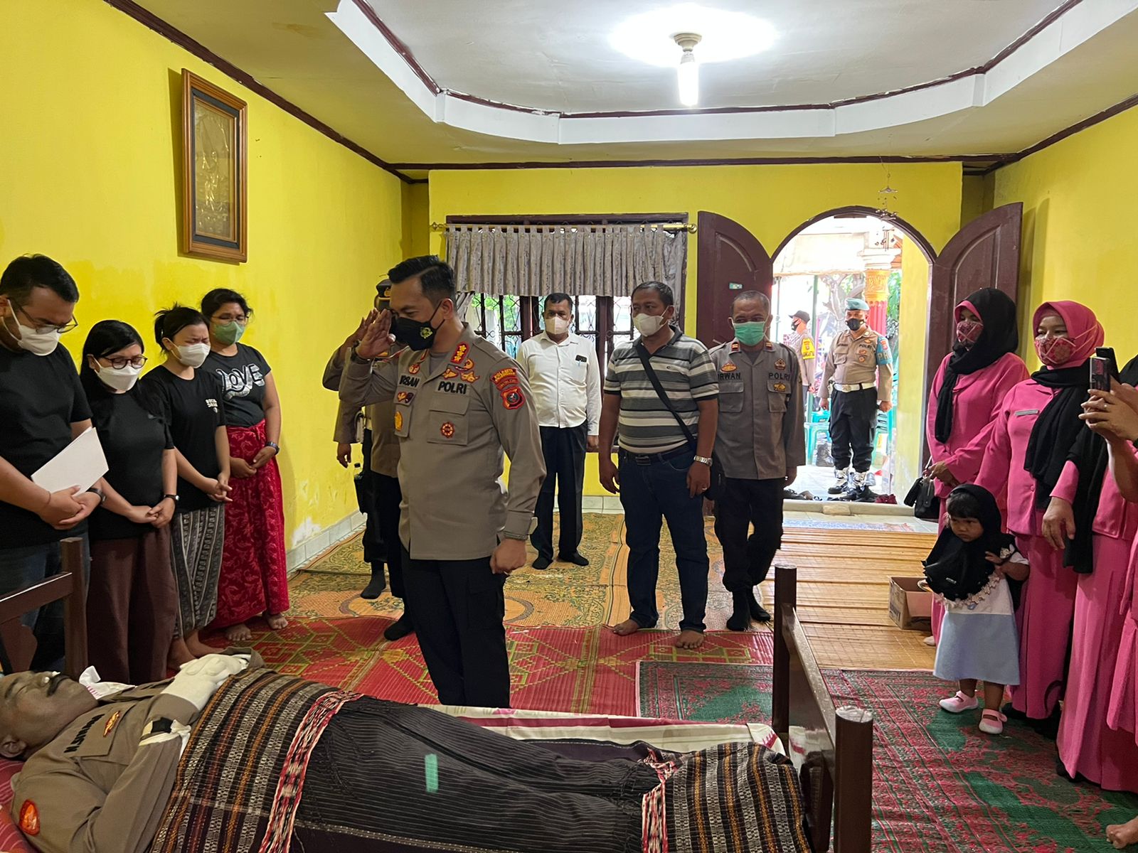 Turut Berduka Cita, Kapolresta Deli Serdang Melayat ke Kediaman Aiptu Nelson Sinaga