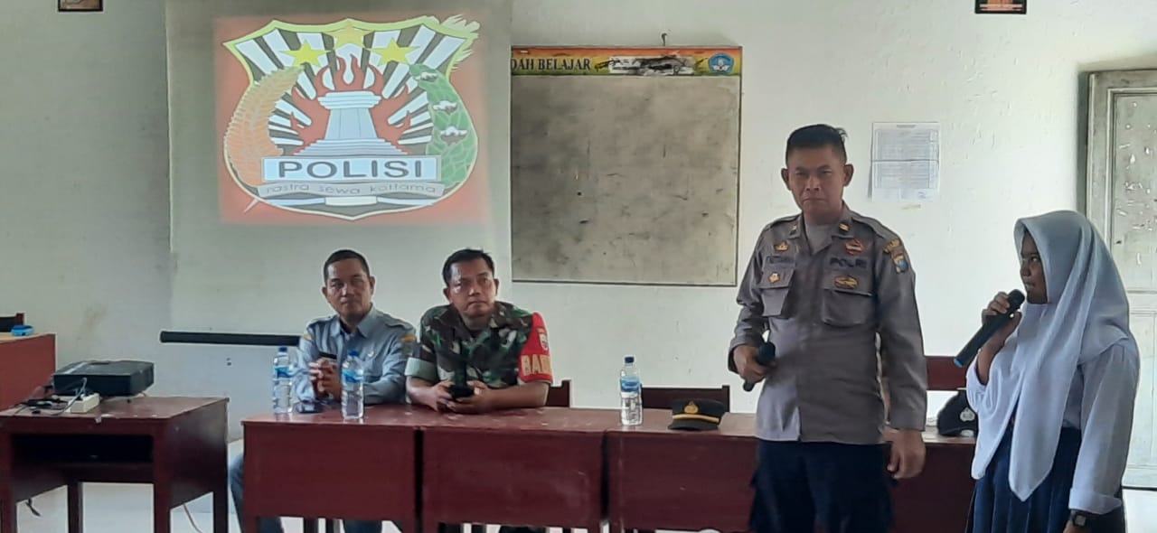 Waka Polsek Simpang Empat Polres Asahan bersama Personel Goes to ke SMP N.3 Desa S. Lama