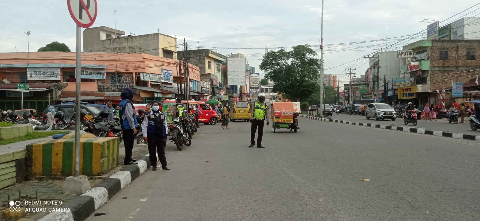 Polrestabes Medan Laksanakan Pengaturan Arus Lalin Pagi Hari
