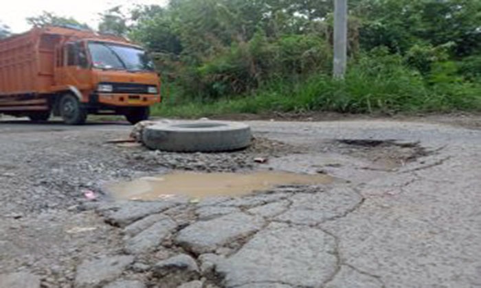 Warga Tapsel Kecewan, Perbaikan Infrastruktur Jalan Provinsi Kembali Ditunda