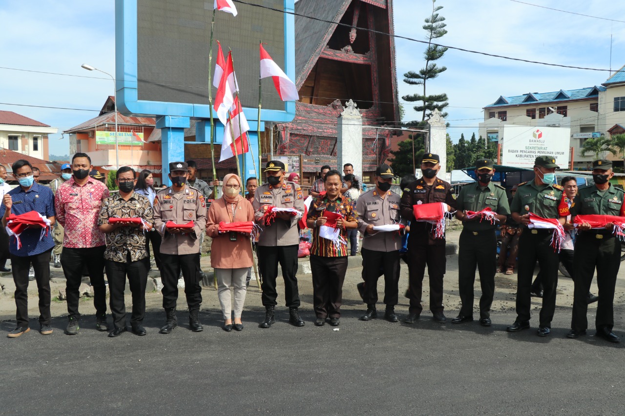 Bupati Toba : Gerakan 10 Juta Bendera Merah Putih Bangkitkan Cinta Kepada Bangsa