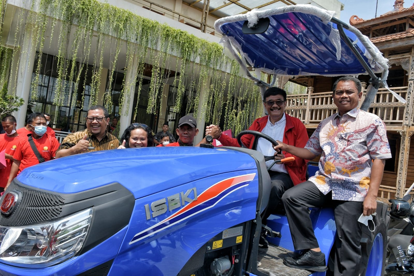 Kementan Bersama Djarot Serahkan Alsintan Kepada Gapoktan Sergai