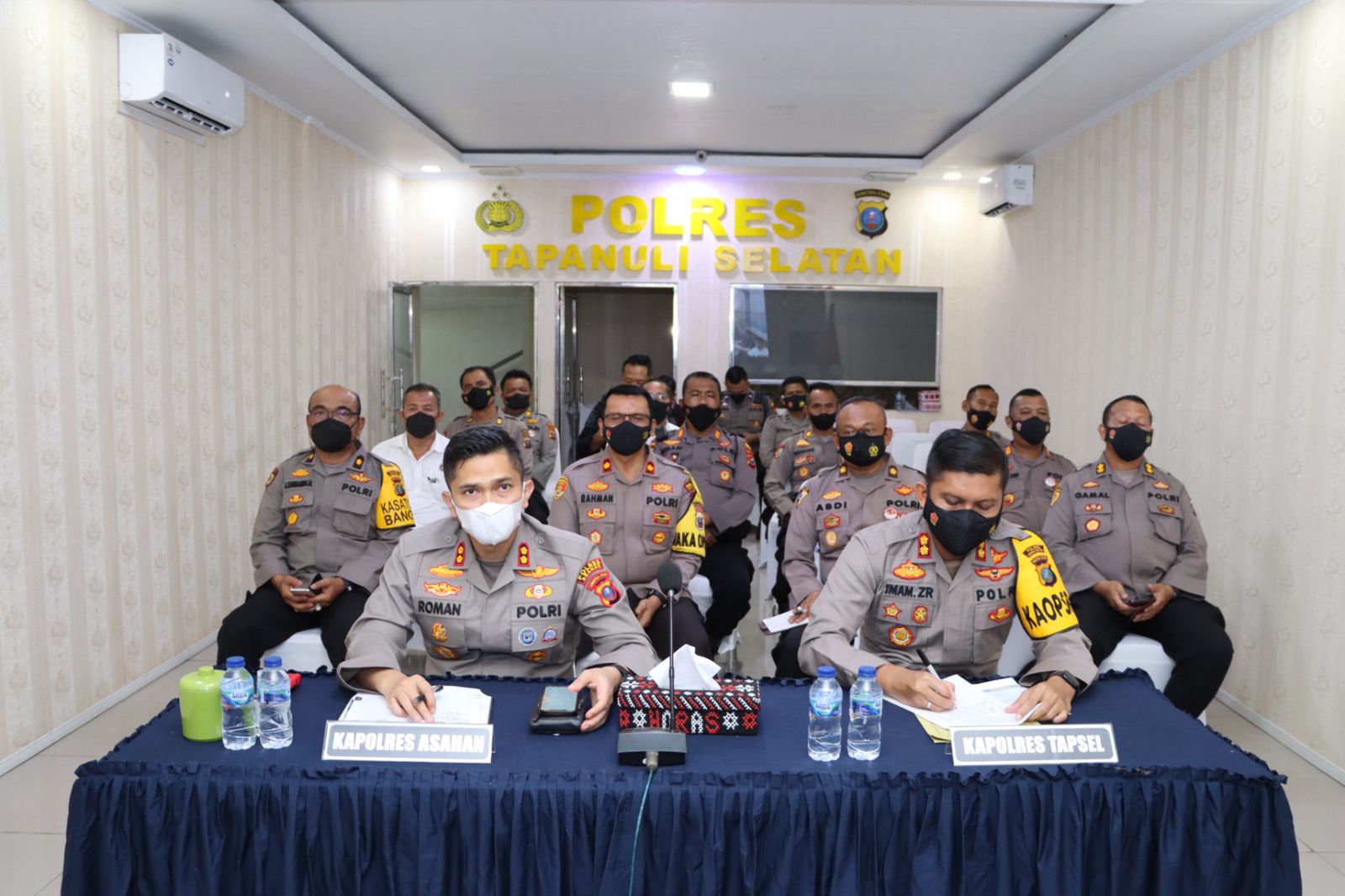 Kapolres Tapsel & Kapolres Asahan Kompak Ikuti Vidcon Usai Upacara Farewell and Welcome Parade