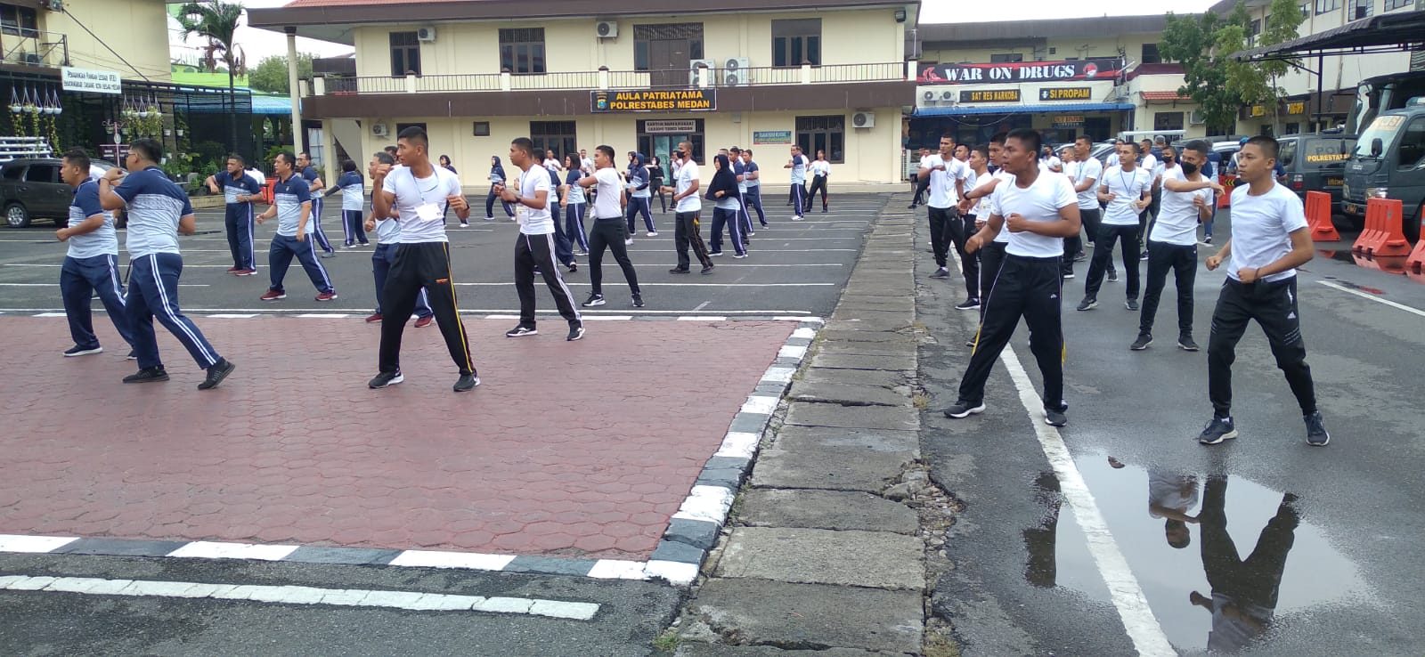 Jaga Imun Tetap Bugar, Personel Polrestabes Medan Senam BersamaÂ 