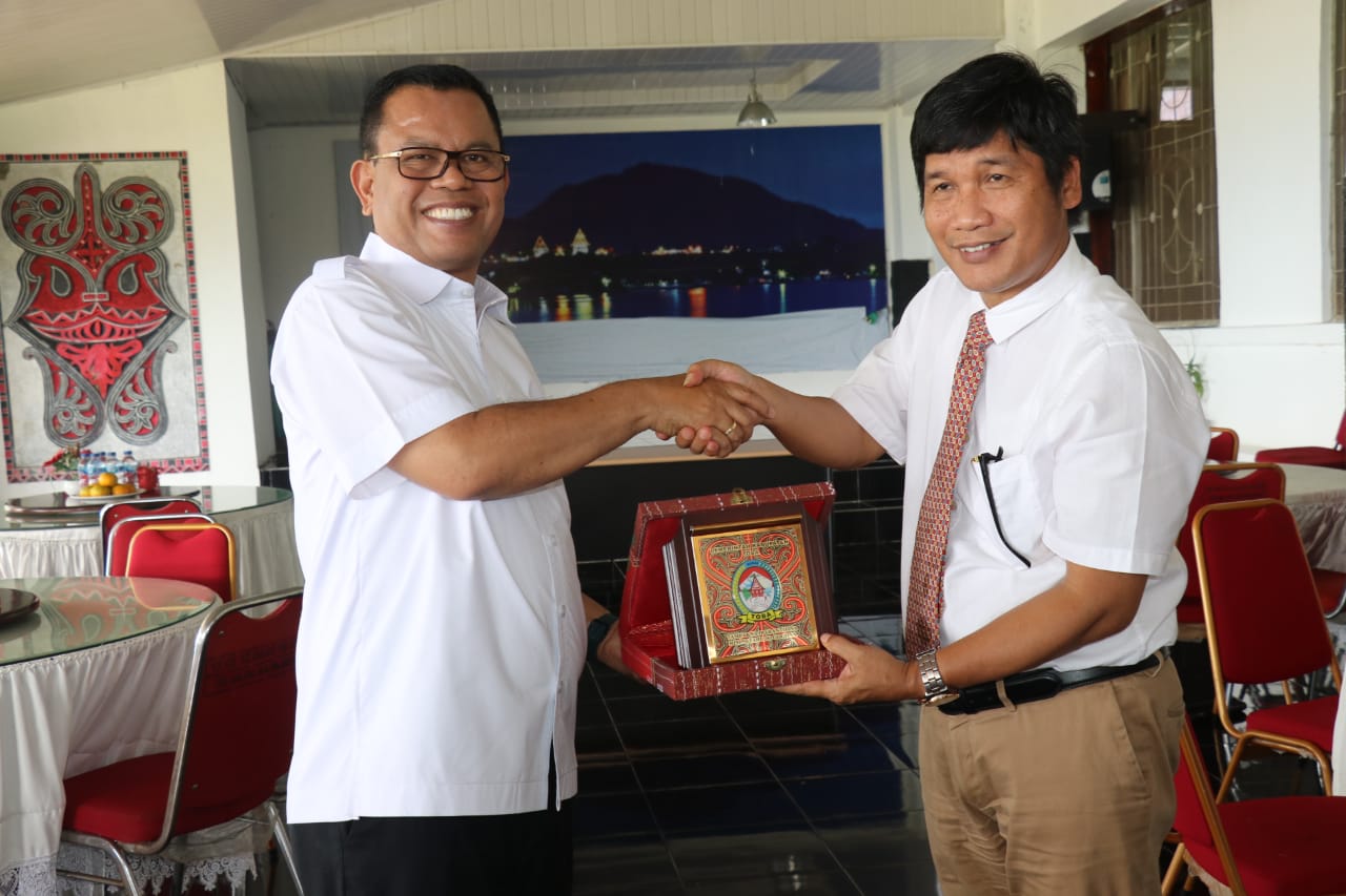 Pemkab Toba Teken Perjanjian Kerja Sama Dengan Institut Agama Kristen Negeri Tarutung