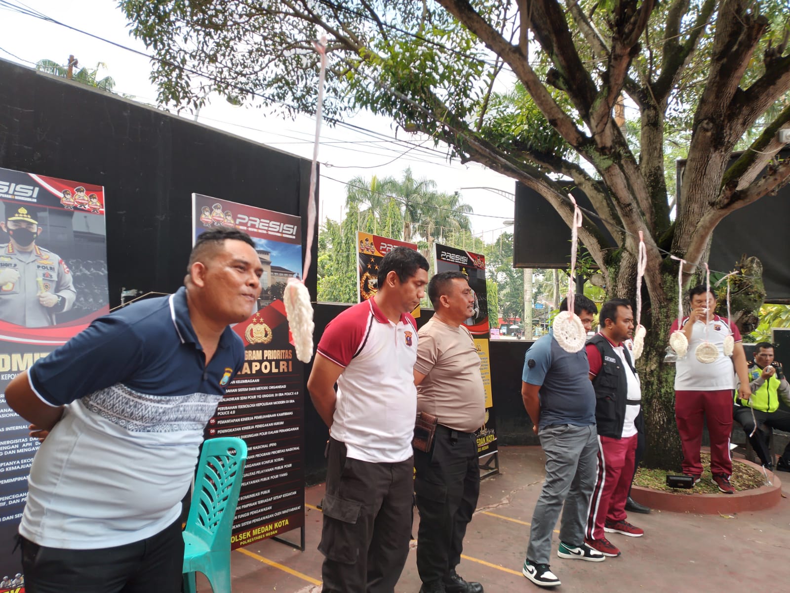 Memeriahkan HUT RI Ke-77 Tahun Sekaligus Menjaga Sinergitas, Personil Polsek Medan Kota Adakan Berbagai Perlombaan