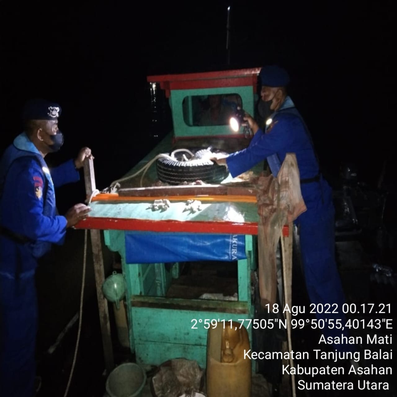 Patroli Perairan Guna Pemeriksaan, Personil Satpolair Polres Tanjungbalai Hentikan Kapal Tanpa Nama