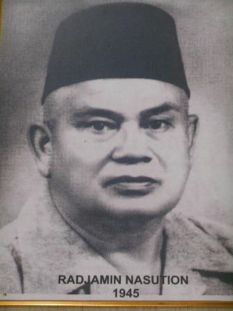 Radjamin Nasution Walikota SurabayaÂ  Pertama