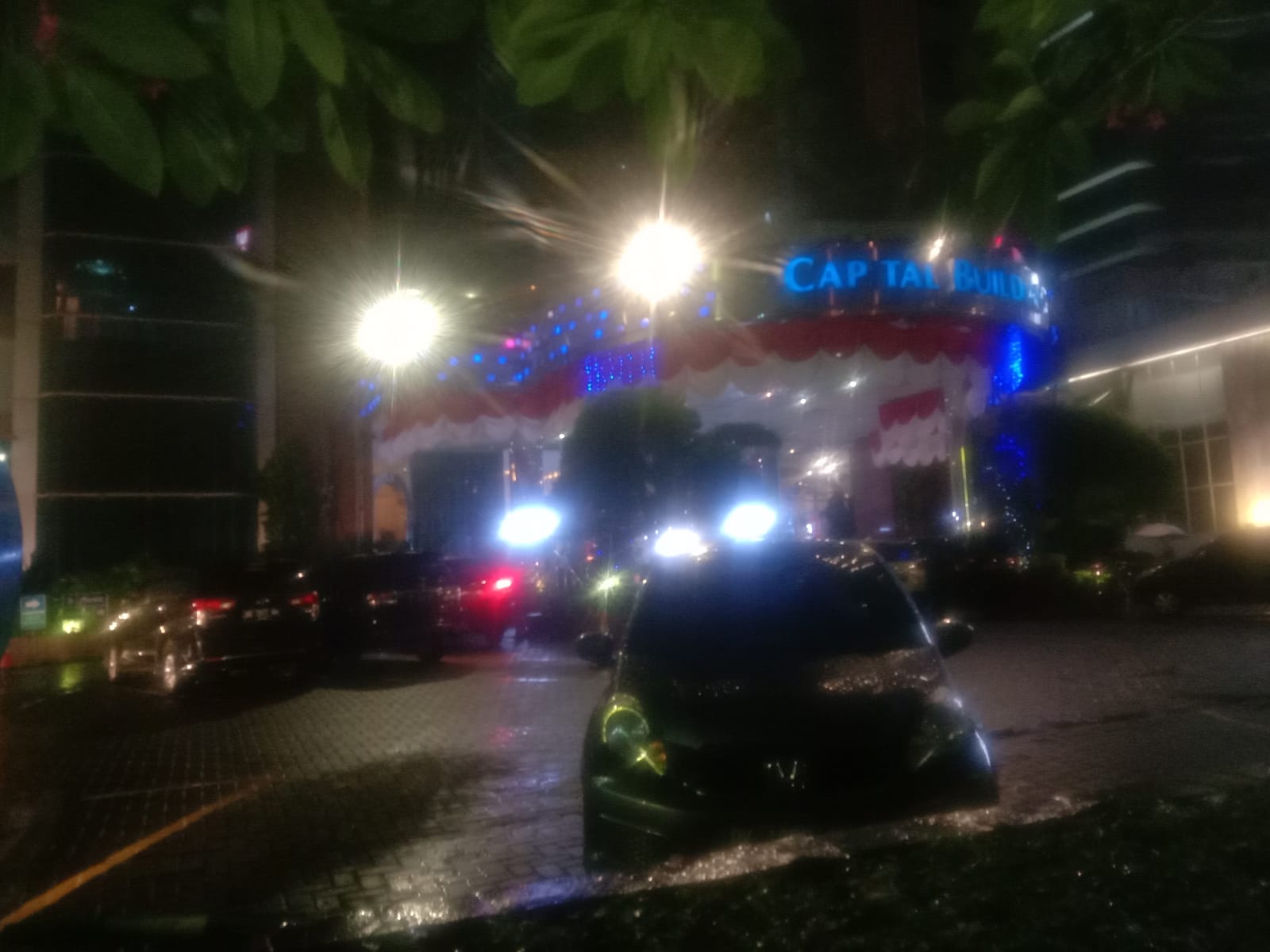 Beredar Kabar Lokasi Hiburan Malam Capital Building di Razia. Ada Apa Ya.......???.