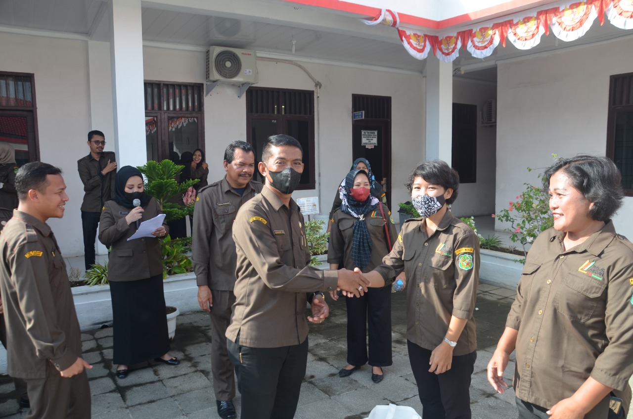 Pemenang Lomba HUT ke-77 RI Diminta Rawat Semangat Pantang Menyerah Demi Kemajuan PUD Pasar