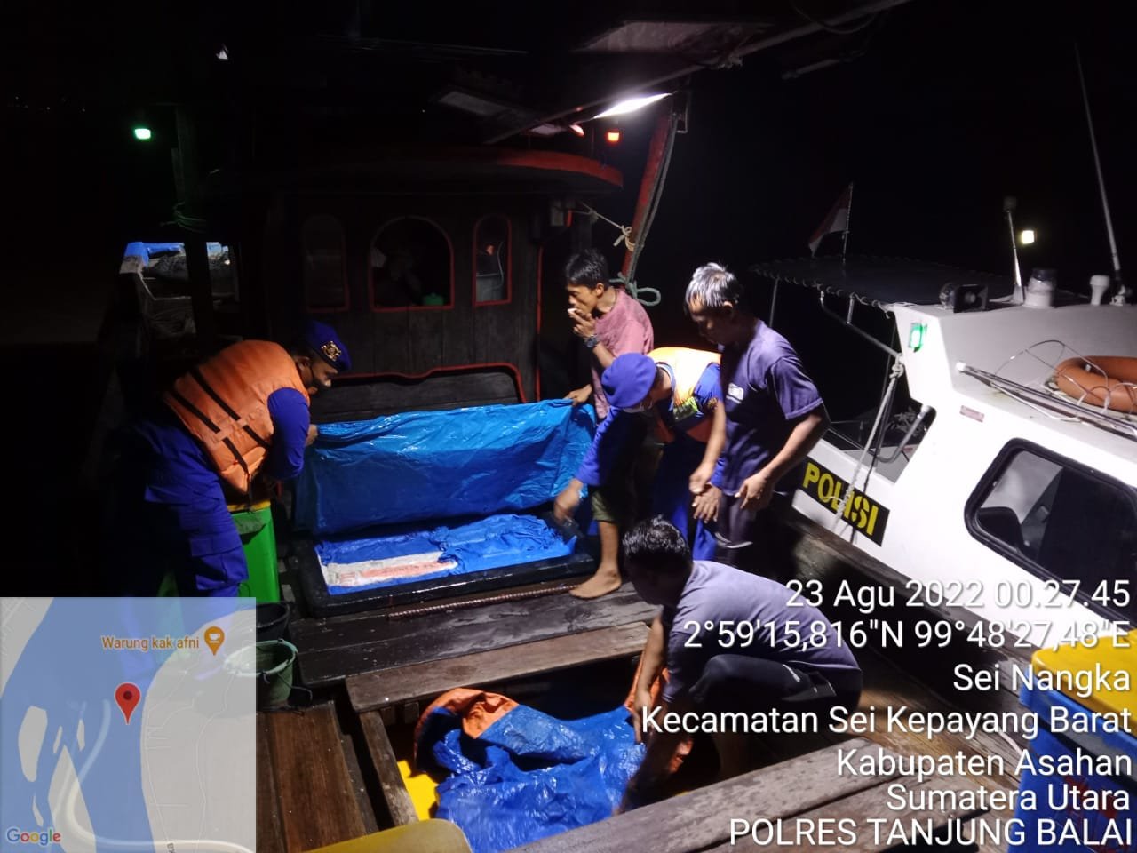 Patroli Perairan Personil Satpolair Polres Tanjungbalai Hentikan Kapal Tanpa Nama Milik Nelayan Guna Pemeriksaan