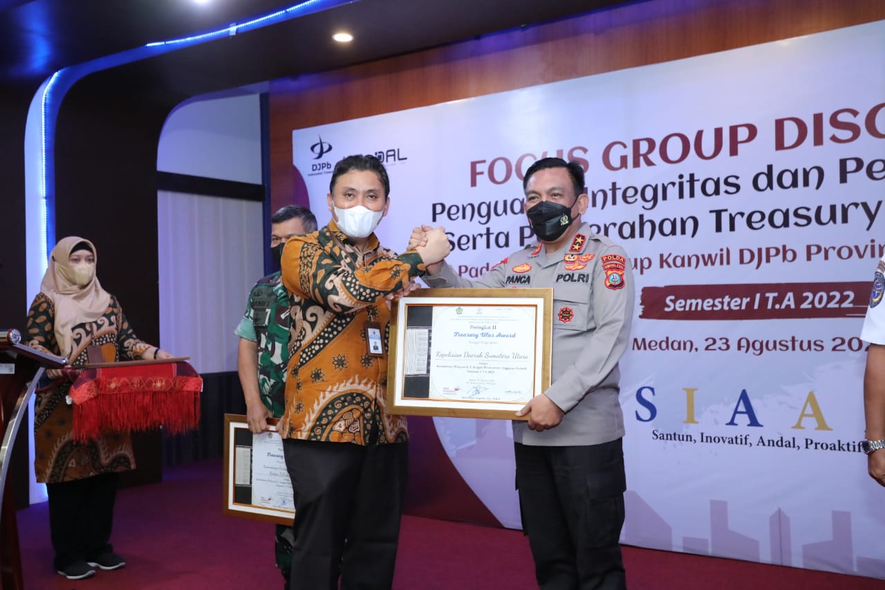 Kapolda Sumut Terima Penghargaan Sebagai Polda Terbaik Dalam Pengelolaan Anggaran