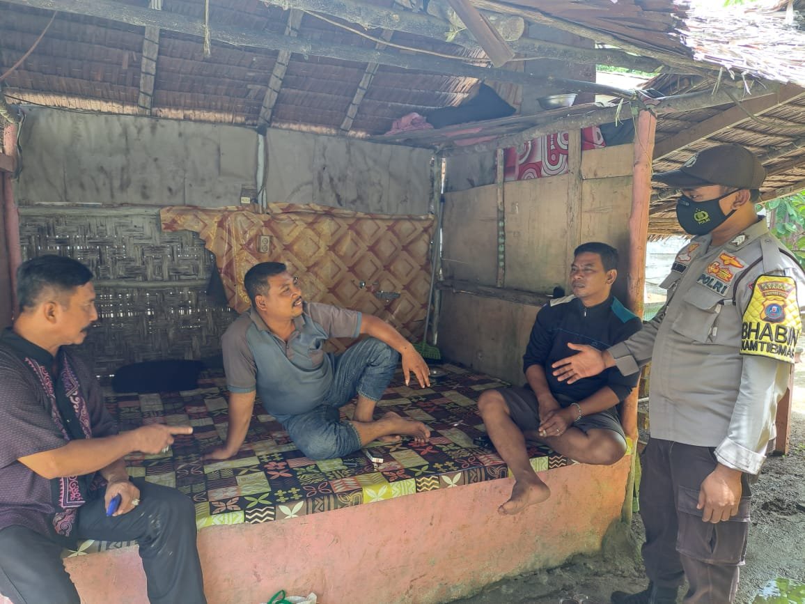 Bhabinkamtimas Polsek Bandar Pulau Polres Asahan Sosialisasi dan Himbauan Karhutla di Dusun I Desa Marjanji Aceh