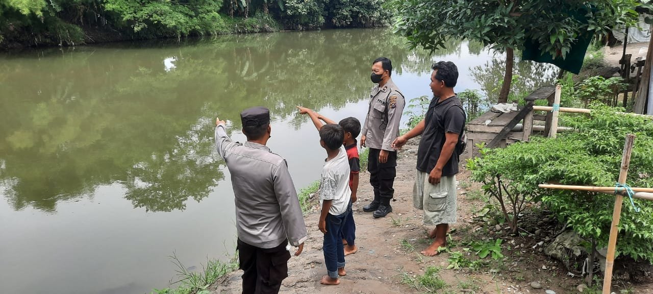 Sat Binmas Imbau Warga Jangan Buang Sampah Sembarangan di Sungai
