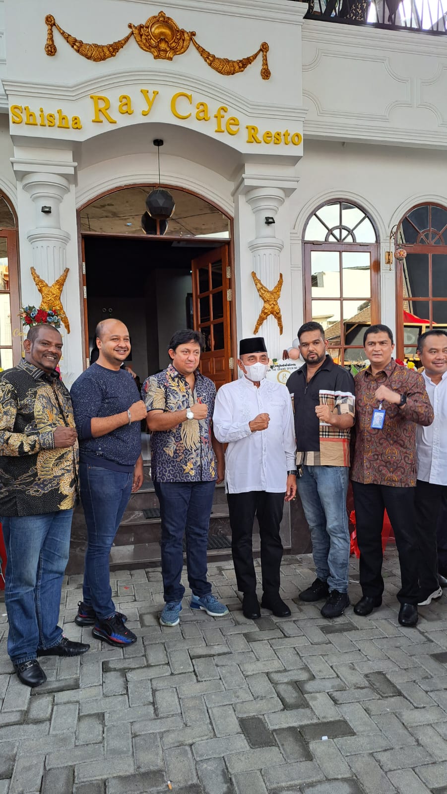 Gubsu Hadiri Grand Opening Ray Cafe, Shissha & Resto di Jalan Mahkamah Medan.