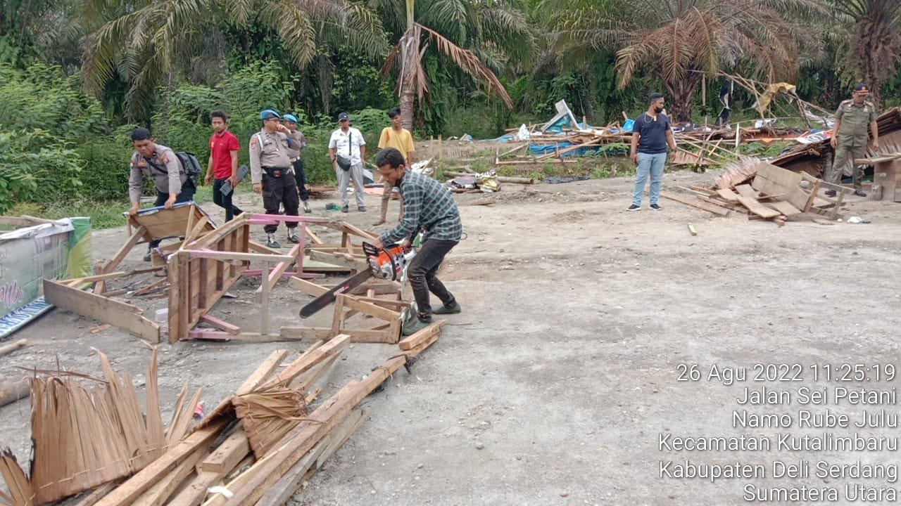 Pondok Narkoba dan Judi di Diskotik Sky Garden Dirobohkan