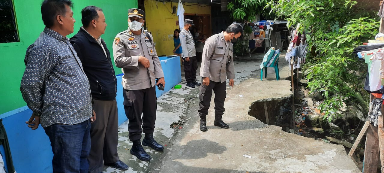 Binmas Polrestabes Medan Imbau Warga Seputaran Sungai Sekata Tidak Membuang Sampah