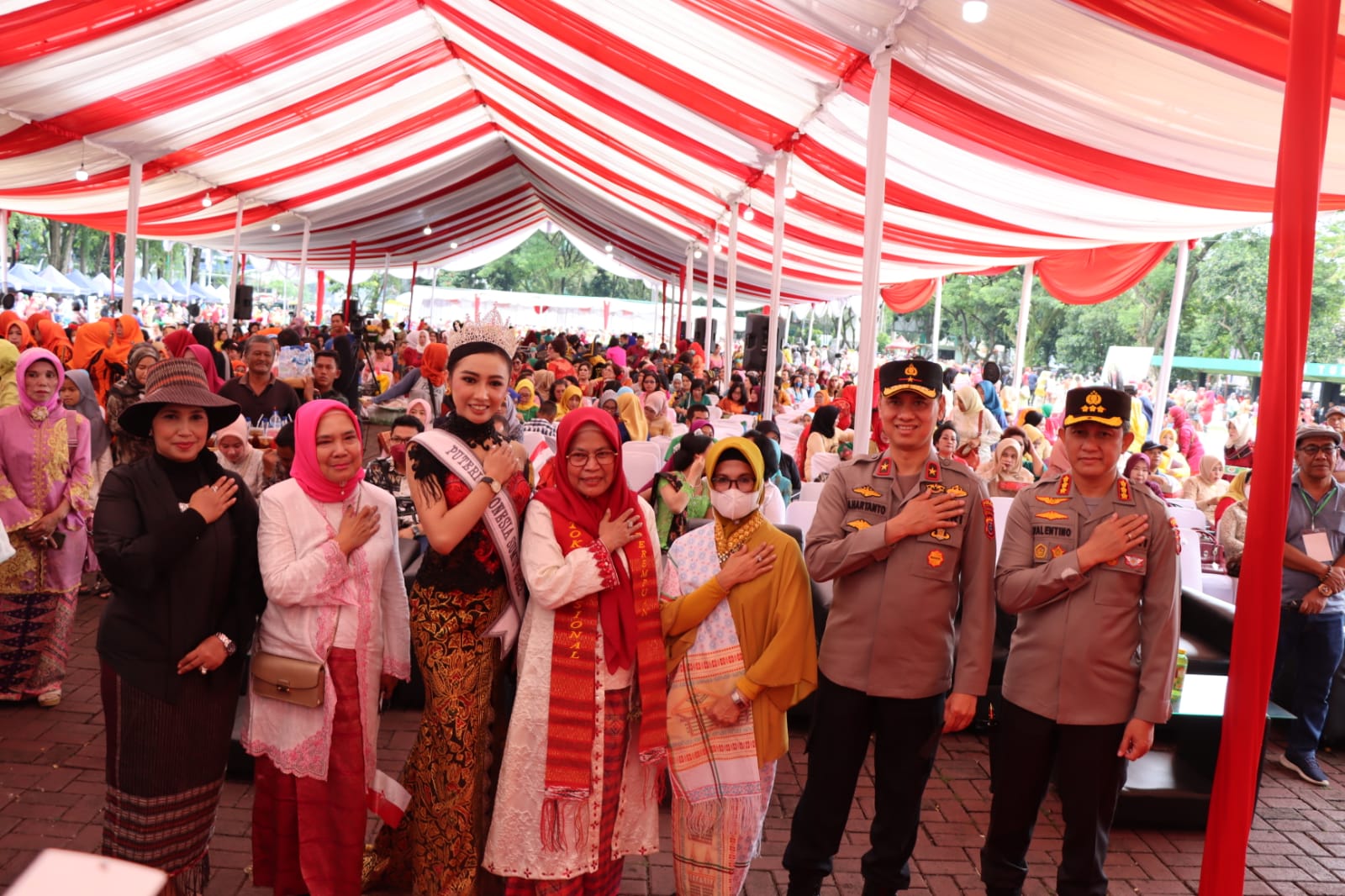 Kapolrestabes Medan Hadiri Parade dan Gebyar Kebaya 2022 Goes to UnescoÂ 