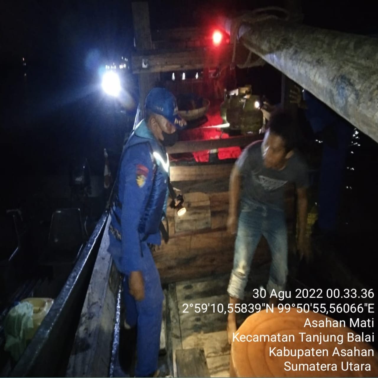 Guna Pemeriksaan, Patroli Perairan Personil Satpolair Polres Tanjungbalai Hentikan Kapal Milik Nelayan Tidak Miliki Nama