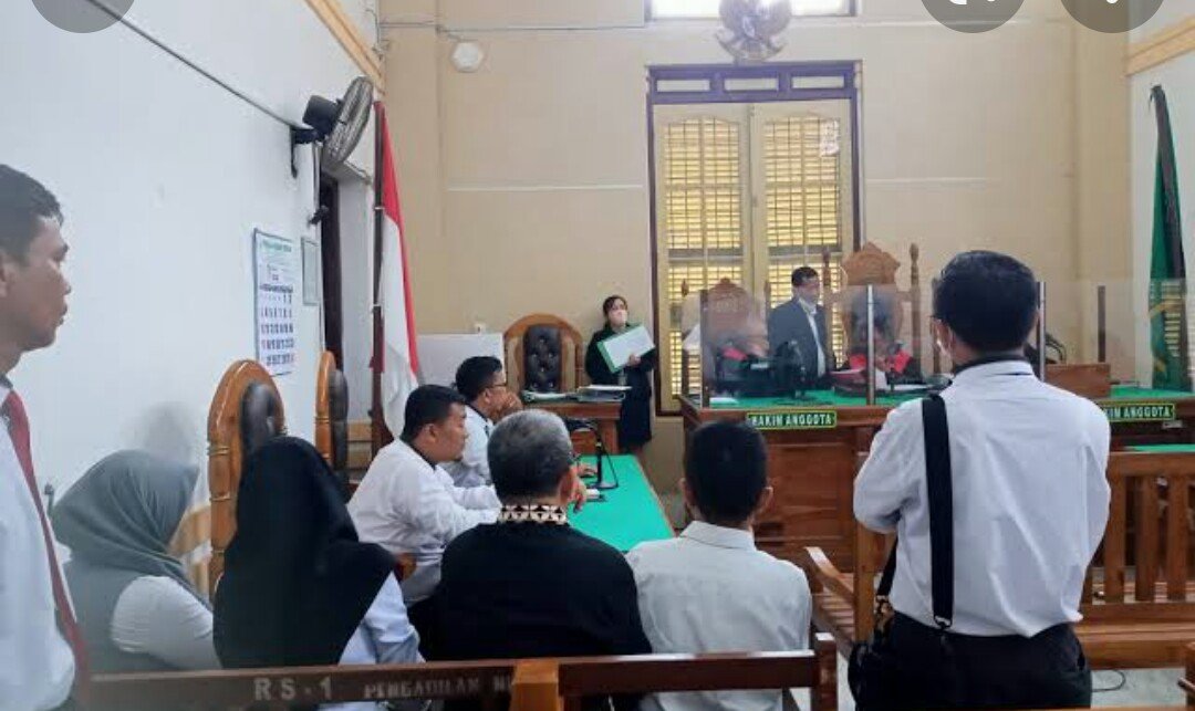 Sidang Lanjutan Gugatan Warga Ambai,Â  Hakim Perintahkan Mediasi