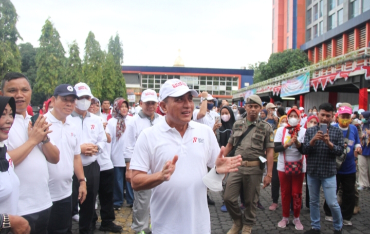 Gubernur Edy Rahmayadi Lepas Ribuan Peserta Gerak Jalan Sambut HUT Ke-77 Kemerdekaan RI