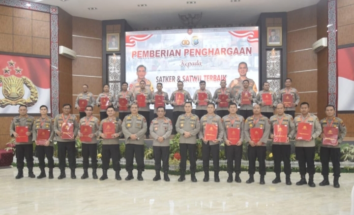 Kapolres Asahan Terima Tiga Penghargaan dari Kapolda dan Wakapolda Sumut