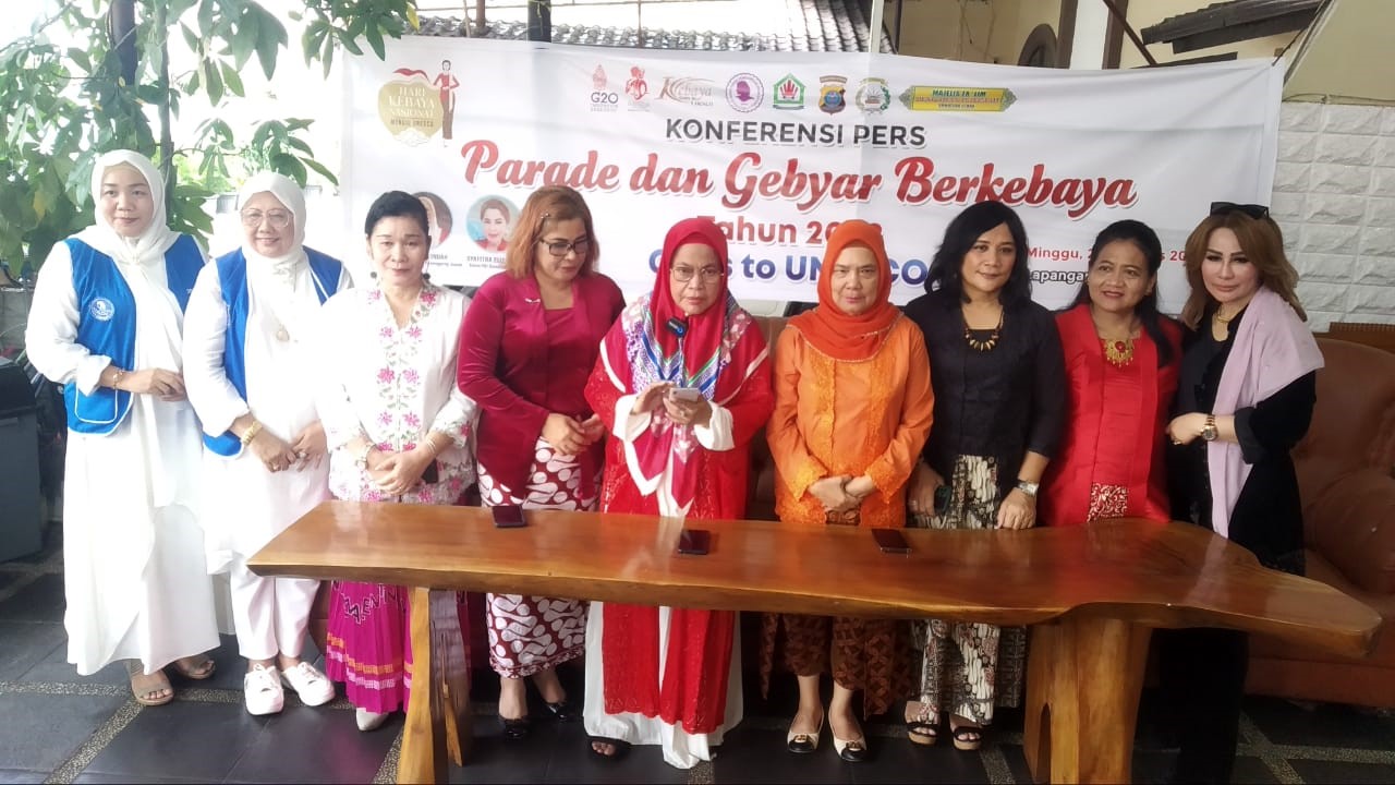 Bunda Indah : Mengajak dan Mendukung Parade Gebyar Berkebaya Nusantara Menuju UNESCO