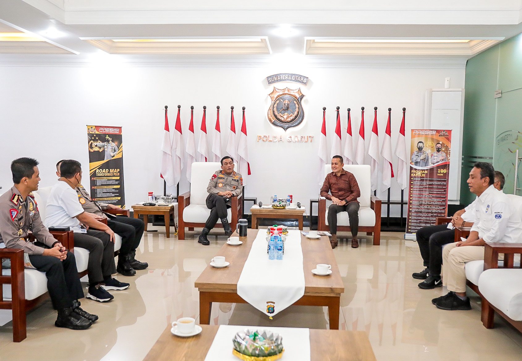 Kapoldasu Irjen Pol RZ Panca Terima Wagubsu Dukung Kejurnas Rally 2022 Danau Toba