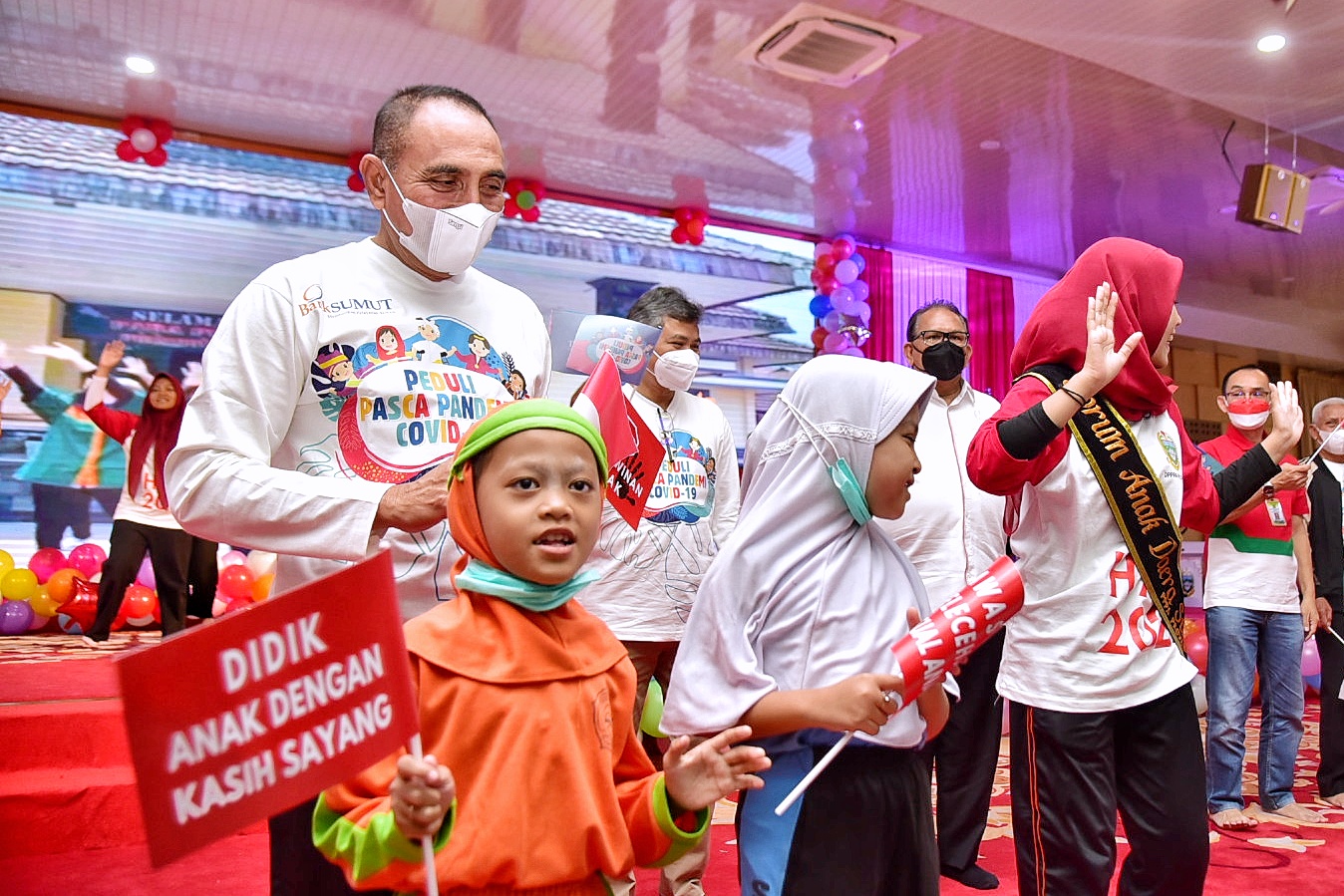 Bermain dan Bergembira Bersama Ratusan Anak-anak,  Edy Rahmayadi Minta Bupati dan Walikota Penuhi Hak Anak