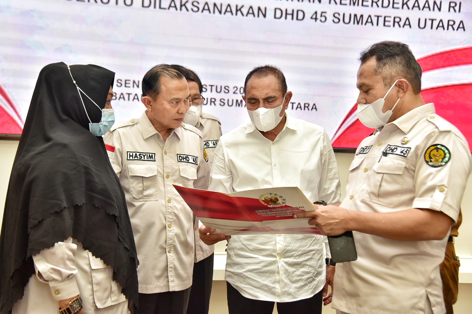 Gubernur Edy Rahmayadi Tanda Tangani Tatengger  Perjuangan Dampak Perjanjian Renville di Pulau Rakyat