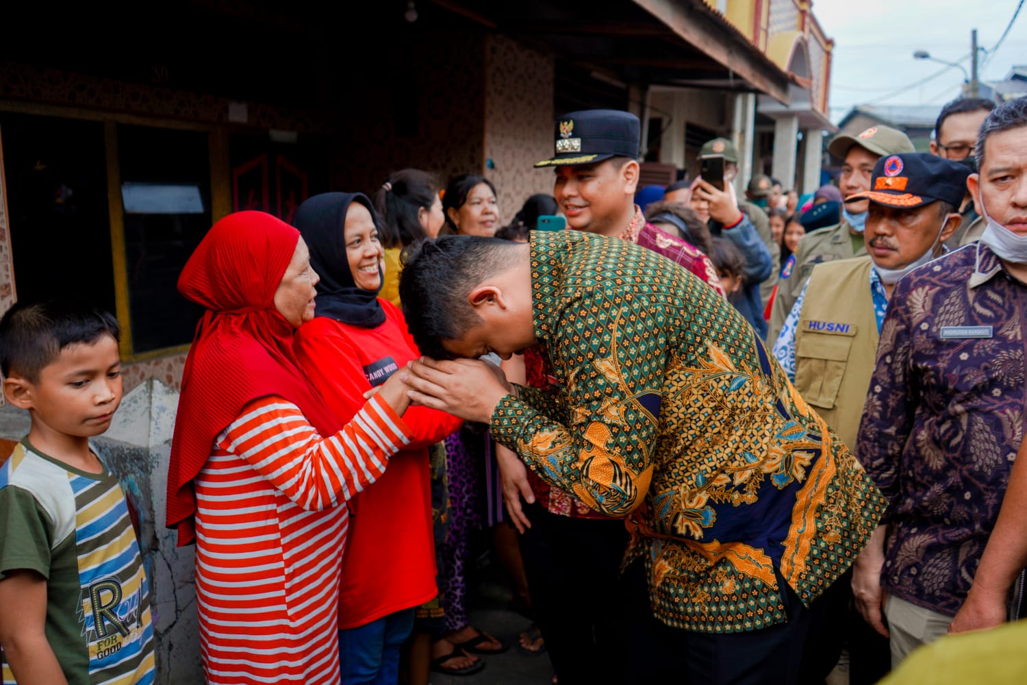 Bobby Nasution Tinjau Korban Kebakaran Belawan, Pastikan Terima Bantuan & Dilayani Dengan Baik