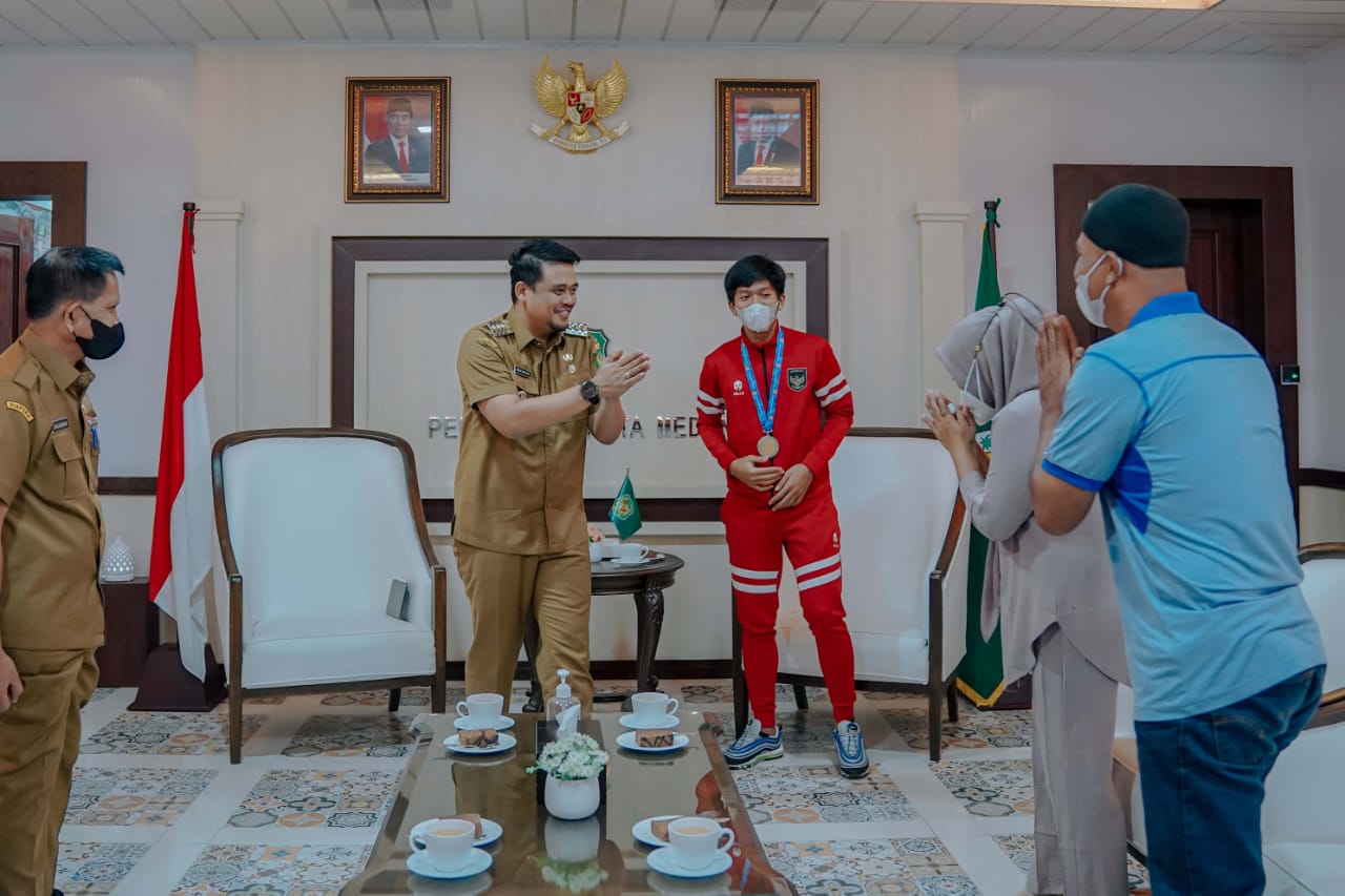 Bangga Â Anak Medan Bawa Timnas U-16 Juara Piala AFF, Bobby Nasution Berangkatkan Crespo & Orang Tua Haji