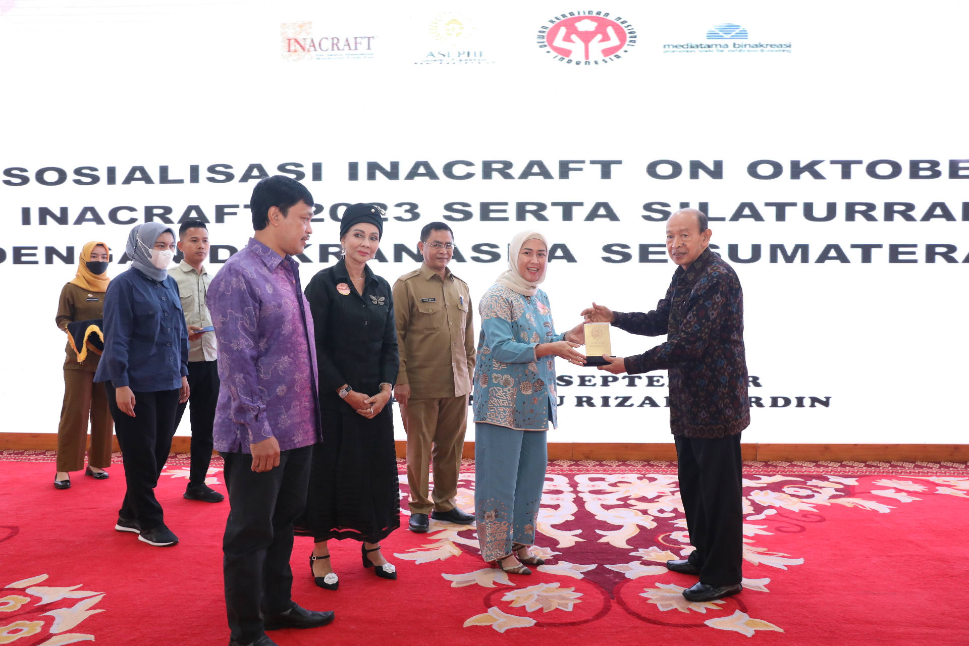 Buka Sosialisasi Inacraft,  Sri Ayu Mihari Minta Daerah Lahirkan Produk Baru